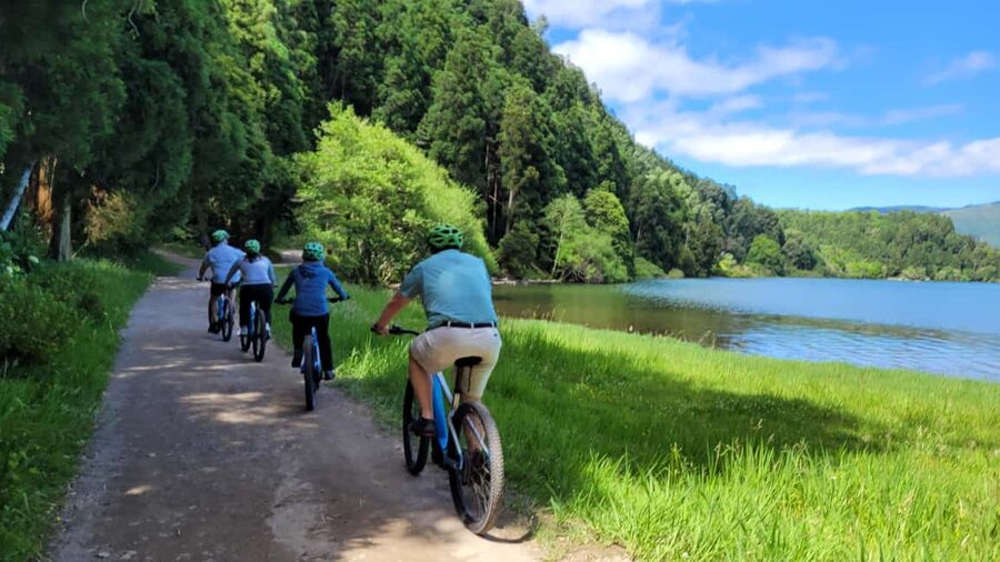 Furnas: Guided E-bike Tour with Cheese Tasting - Lakeside riding: calm paths before the geothermal stops