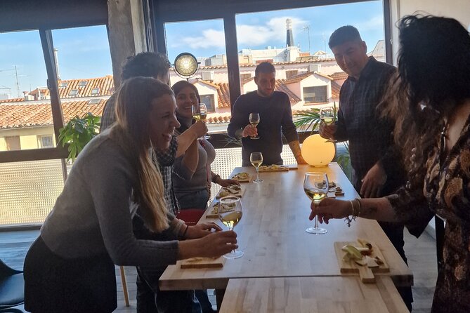 Gourmet Experience: Tasting of Spanish Cheese and Exclusive Wines - Four DOP cheeses: Mahón, Manchego, Murcia in wine, and San Simón da Costa