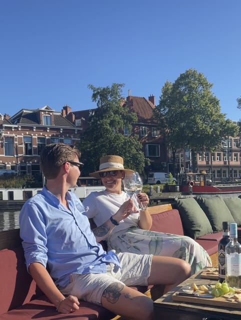 Groningen: Evening Cheese and Wine cruise - The one-hour route: Central Station, Hoge en Lage der Aa, and Noorderhaven