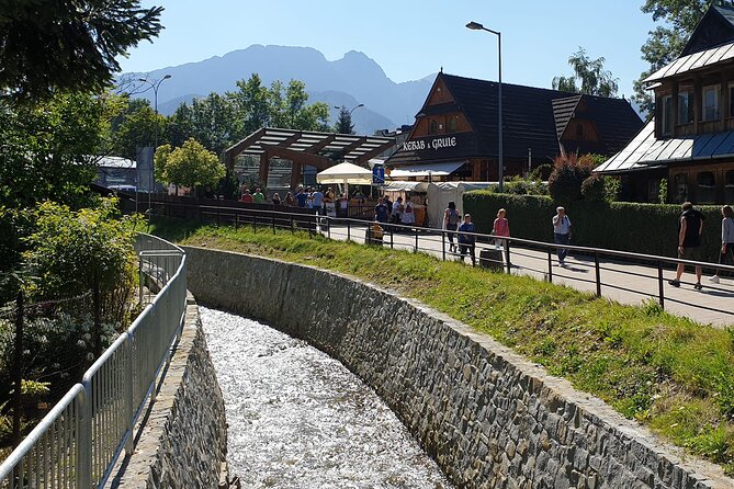 Krakow - Zakopane: Funicular, Cheese and Highland Highlights - Krupówki Street free time: your chance to breathe