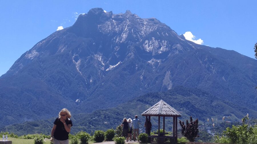 Kundasang: Day Tour with Desa Dairy Farm and Alpaca Club - Sabah City Mosque: finishing with architecture and calm