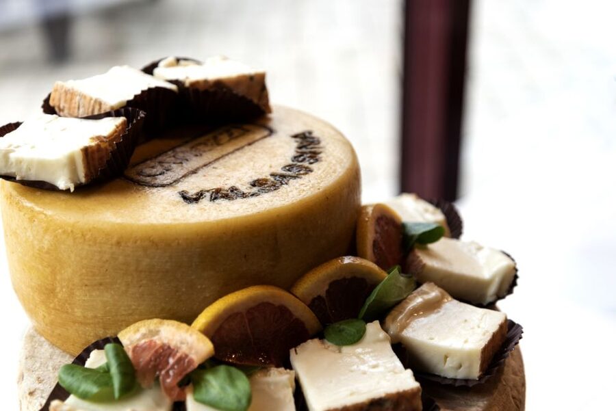 Lake Como: Cheese Factory Tour and Tasting in Valsassina - Classic vs Gourmet: why the format matters less than the cheese mix