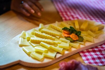 Lucerne CH Experience: Cheese, Chocolate, Chapel Bridge & Château - Chocolate-first in Lucerne: five Swiss samples and how to get the most out of it
