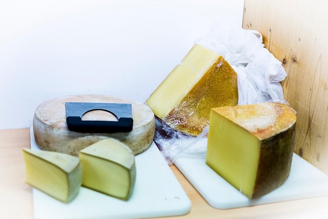 Lucerne CH Experience: Cheese, Chocolate, Chapel Bridge & Château - The small-group factor: guides who keep it personal