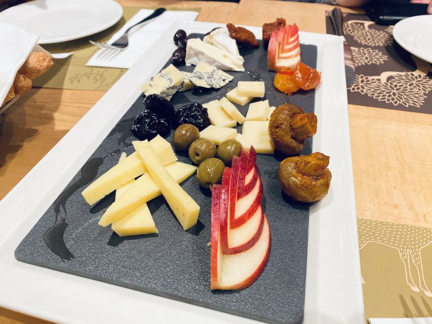 Lucerne CH Tour: Cheese, Chocolate, Chapel Bridge & Chateau - Walking Along the Reuss River and Old Town