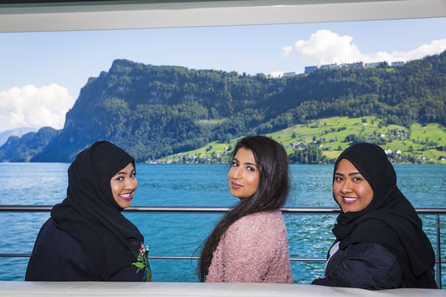 Lucerne: Walking and Boat Tour with Cheese & Wine Tasting - Chapel Bridge in 30 minutes: the photo stop that also works as a lesson
