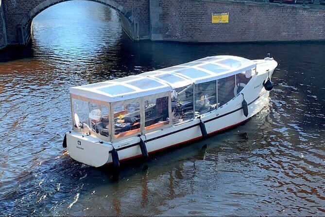 Luxury Amsterdam Canal Cruise – Unlimited Cocktails Included (1H) - The 1-hour route: oldest canal, NEMO views, and merchant-era elegance