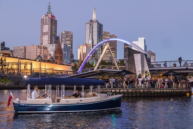 Luxury Private 90min Wine and Cheese Yarra River Cruise - Docklands to Flinders Street: How the 90 Minutes Unfold