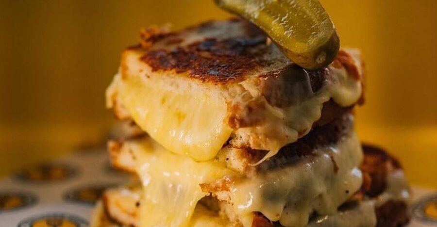 Manchester: Guided Cheese Crawl with Tastings - What you taste: cheese samples, bread, and the wine/fizz pairing