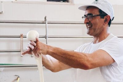 Mozzarella Experience - Cheese Tour and tastings to Masseria Fragnite - From milking parlor to the working dairy: what you’ll actually see