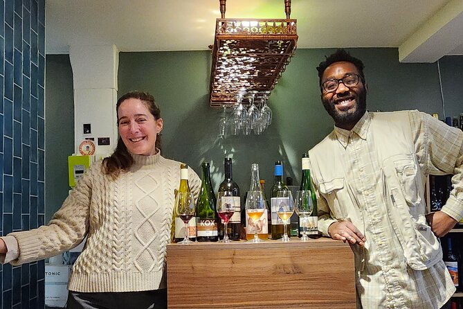 Natural Wine Tasting with Cheese Pairings in Paris - The 1.5-hour flow: intro, then five natural wine pairings