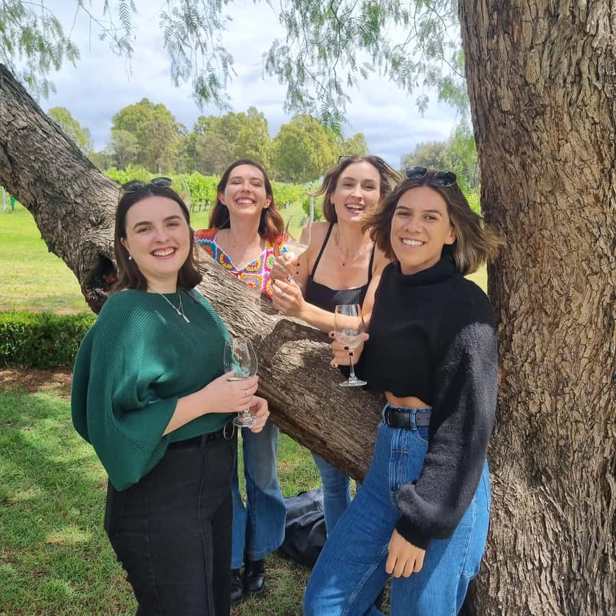 Newcastle: Hunter Valley Wine, Gin, Cheese & Chocolate Tour - Lunch at Hunter Valley: One Course, Paired Drinks, and a Realistic Portion Check