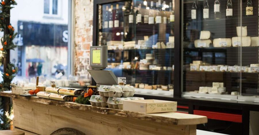 Paris: Cheese and Wine Class in a 17th Century Cellar - The cheesemaking lesson: from milk to maturing process