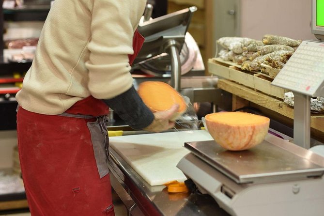 Paris Cheesemaking Workshop including Wine and Cheese Tasting with an Expert - Who should book this cheesemaking workshop (and who might not love it)