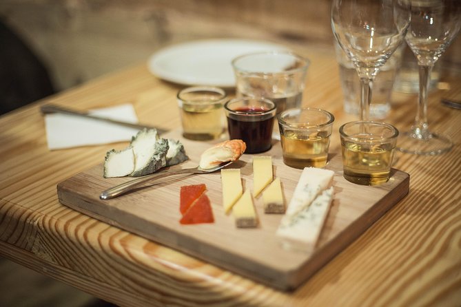 Paris Cheesemaking Workshop including Wine and Cheese Tasting with an Expert - The best part: learning cheese chemistry without turning it into a lecture