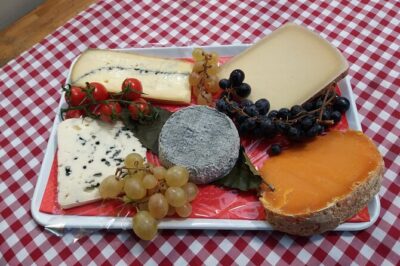 Paris Le Marais Food Tour With 10+ Tastings, Cheese, Wine & More - What you’ll actually eat and drink (and why it matters)