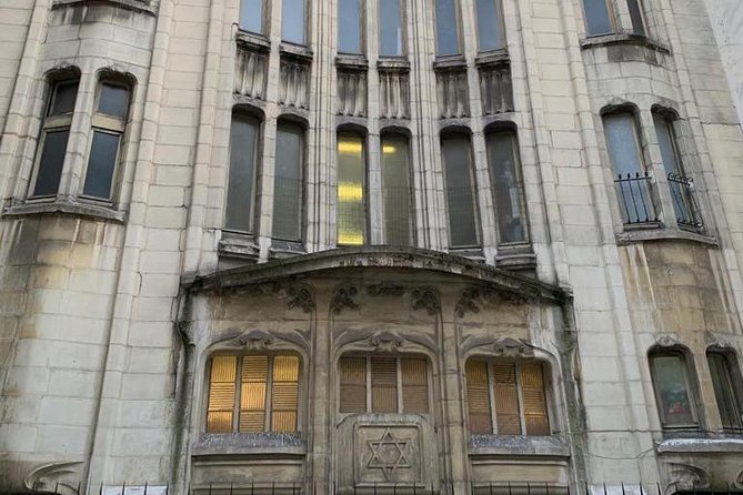 Paris Le Marais Historical Walking Tour with Wine and Cheese Tasting - Musée Carnavalet area: hotels particuliers and why the name matters