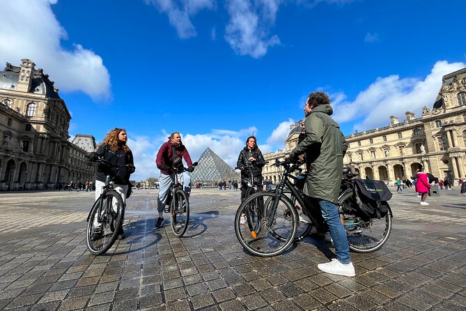 Paris : Private electric bike tour with wine and cheese tasting - Hôtel des Invalides and Place Dauphine: Two Stops With Real Meaning
