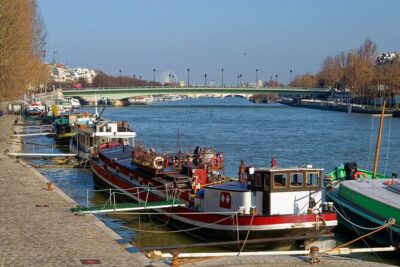 Paris : Private electric bike tour with wine and cheese tasting - Eiffel Tower to Pont Alexandre III: The First Stretch Is All About Classic Paris