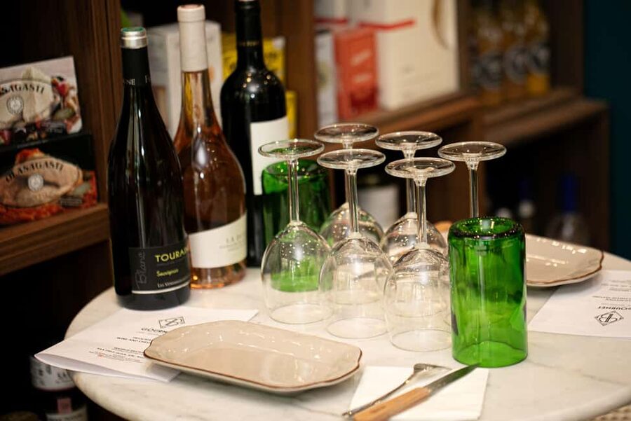 Paris: Tasting of 3 Wine and 3 Cheese - A cozy wine-and-cheese stop between Eiffel and Invalides
