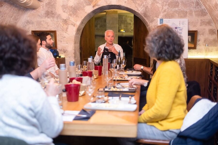 Paris: The Ultimate Wine and Cheese Tasting in English - The 2-hour flow: 5 whites, 5 reds, and the pairing logic