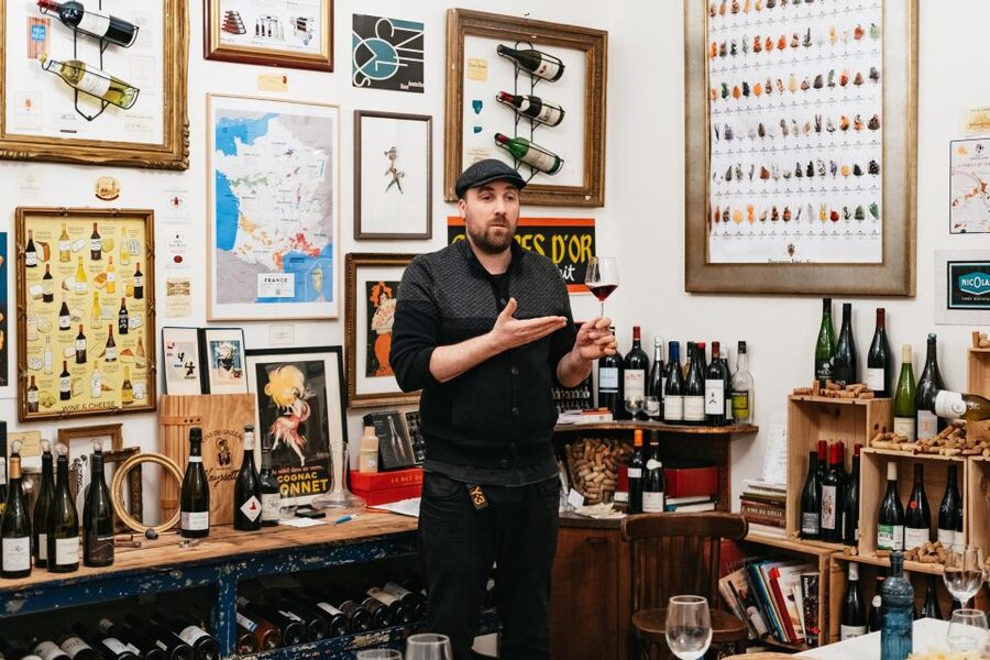 Paris: Wine Tasting Experience with 6 Wines and Cheese Board - Two Hours, Six Wines: What the Tasting Session Actually Does
