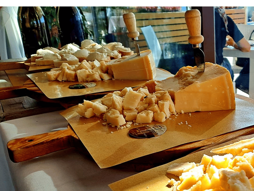 Parmesan Cheese Factory Tour & Tasting near Parma - Video lesson: a short reset that helps you taste smarter