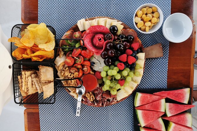 Porto: Wine and cheese tasting on a sailboat on the Douro River - The wine plan: choice at the start, then a full Port finish