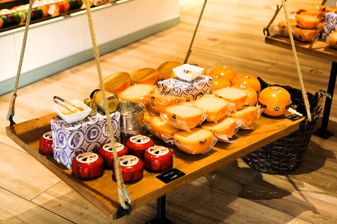 Private Guided Highlights of Holland Tour with Cheese Tasting - Volendam lunch choice, then Haven Volendam and The maze