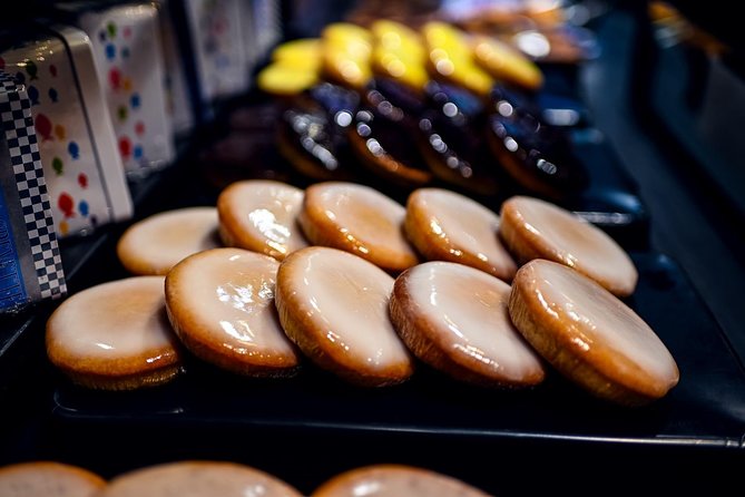 Private Montmartre Food Tour with Wine, Cheese & Pastries - Montmartre’s food scene: why the 18th arrondissement works