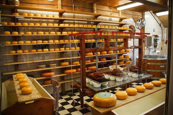 Private Tulip Fields, Windmills and Cheese Tour from Amsterdam - Zaanse Schans: Windmills, Clocks of Wood, and Craft Demos