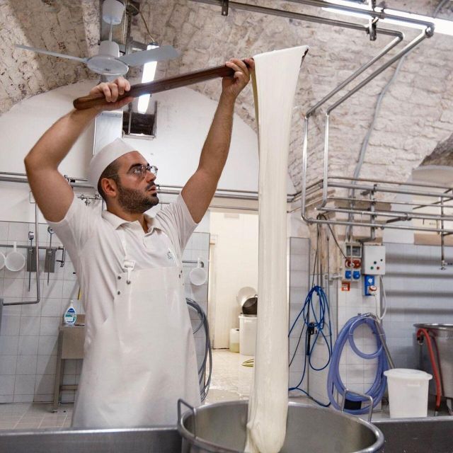 Puglia: Masseria Seppunisi Tour, Cheese, Burrata Tasting - The final aperitif: five cheeses, Apulian taralli, focaccia, dessert, and wine