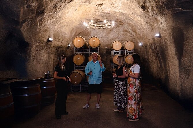 Queenstown Classic Wine Tour: 3 Winery Visits, Cave Tour & Cheese - Stop 1 in the Kinross Area: Starting With a Strong Mix