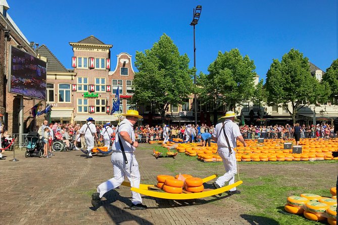 Small Group Alkmaar Cheese Market and City Tour <em>English</em> – Key highlights worth waking up for’ /></p>
<ul>
<li><strong>Small group (max 6)</strong> so you can ask questions and move at a human pace</li>
<li><strong>1.5 hours at the Cheese Market</strong> so you actually see trading, weighing, and the carriers’ routine</li>
<li><strong>Close-up viewing + learning what to look for</strong> so the market makes sense in real time</li>
<li><strong>Dutch cheese tasting opportunity</strong> (and a chance to buy extra cheese)</li>
<li><strong>Medieval center walk</strong> with landmarks you can name after the tour, including <strong>Molen van Piet</strong></li>
</ul>
<h2 id="a-2-5-hour-morning-in-alkmaar-what-makes-this-tour-feel-different">A 2.5-hour morning in Alkmaar: what makes this tour feel different</h2>
<p><img width="669" height="446" decoding="async" src=