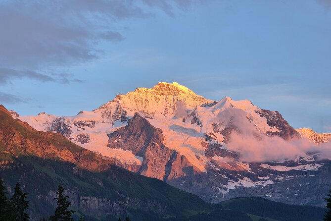 The best Sunset hike with Cheese Fondue - Getting there: meeting point in Wengiboden