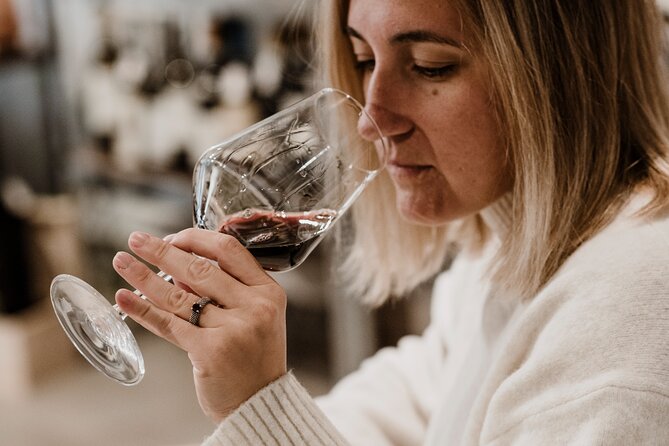 Truffle Hunting and Cheese, Truffle & Wine Tasting near Alba - White vs Black Truffles: Smell, Timing, and the Big Differences