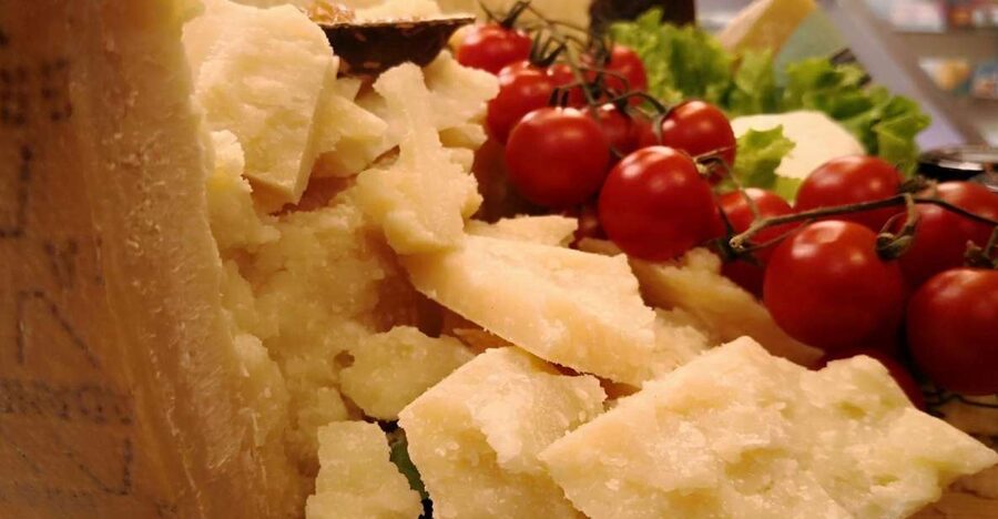 Verona: Cheese Tasting and Pairing - Five regional cheeses: learning by contrast