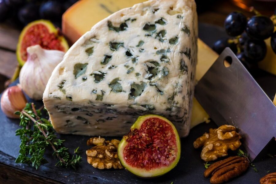 Verona: Cheese Tasting and Pairing - The sensory method: look first, then touch and smell