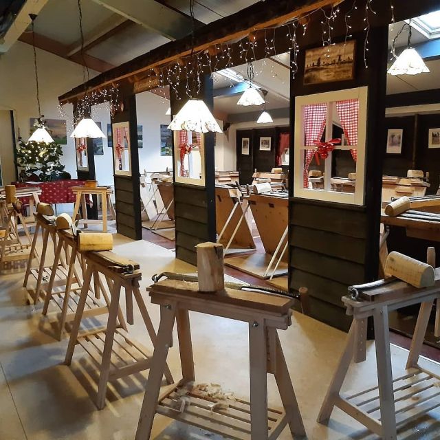Volendam: 2-Hour Clogmaking Workshop and Cheese Tour - Clogs and cheese at Simonehoeve: the best parts of a 2-hour craft stop
