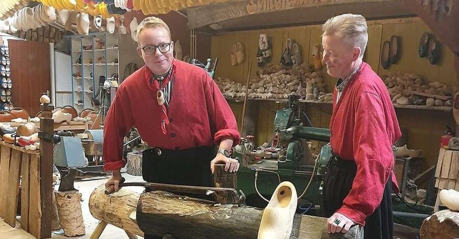 Volendam: 2-Hour Clogmaking Workshop and Cheese Tour - The cheese factory tour: how milk becomes Gouda and Edam