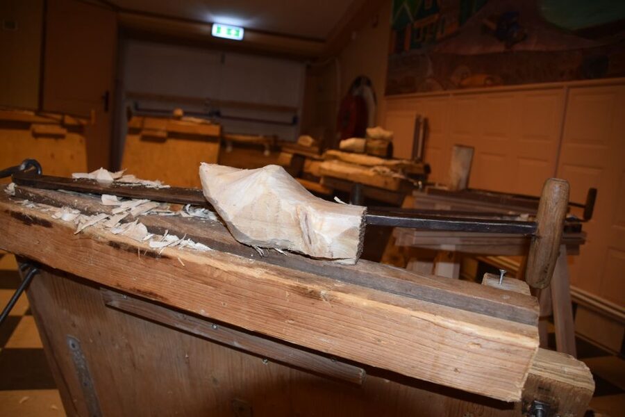 Volendam: 2-Hour Clogmaking Workshop and Cheese Tour - Price and value: is $91 for 2 hours a fair trade?