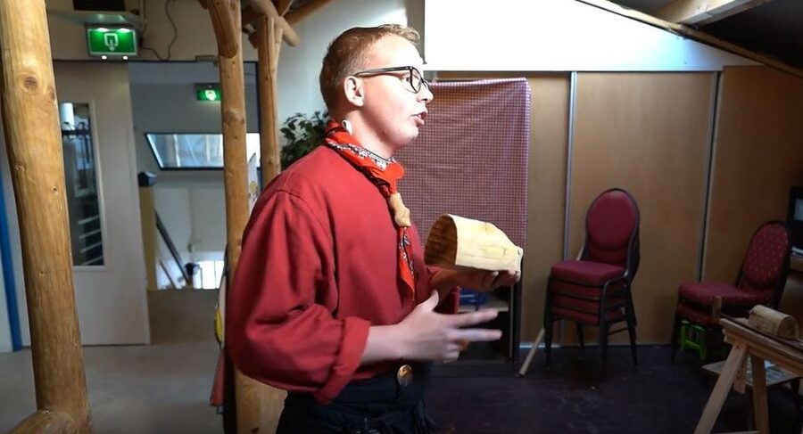 Volendam: 2-Hour Clogmaking Workshop and Cheese Tour - Who should book this clog and cheese workshop?