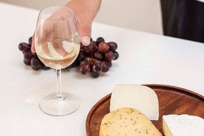 Wine & Cheese in Montmartre: A True Taste of France 6-ppl Max - Place du Tertre artists and Sacré-Cœur’s interior finish