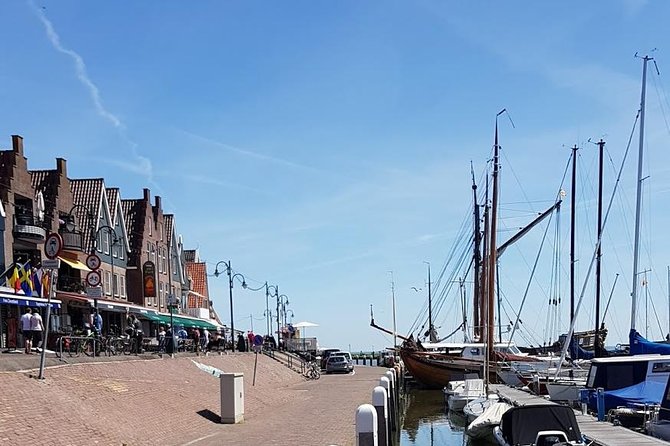 Zaanse Schans and Volendam Private Tour – Clogs, Cheese and More - Jacobs Hoeve Cheese Farm at Henri Willig: Cows, Robots, and Real Tasting