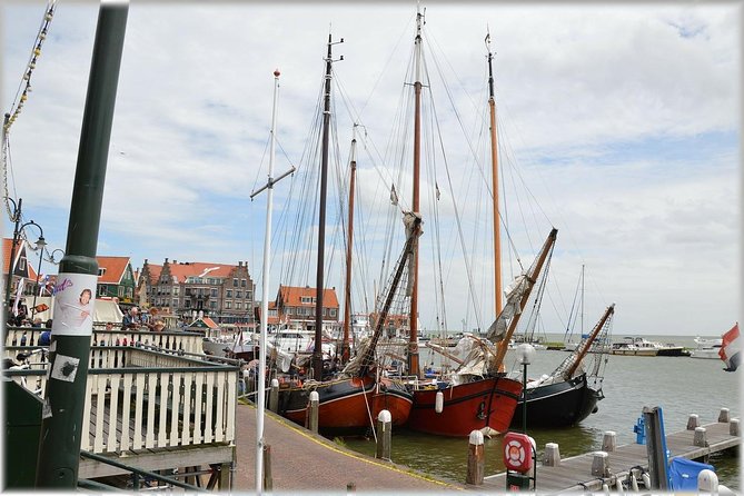 Zaanse Schans Windmills, cheese and clogs and Volendam tour from Amsterdam - Henri Willig’s Jacobs Hoeve Cheese Farm: Robot Milking and Unlimited Tastings