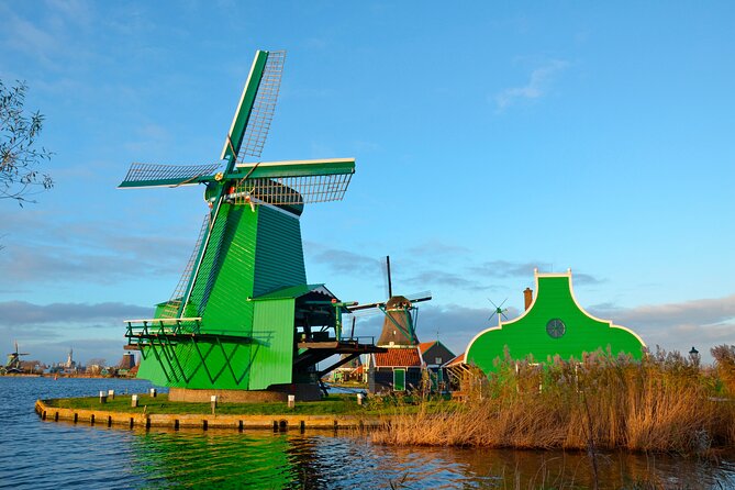 Zaanse Schans Windmills, Cheese and Volendam Tour from Amsterdam - The real value: transportation plus a guide who connects the dots