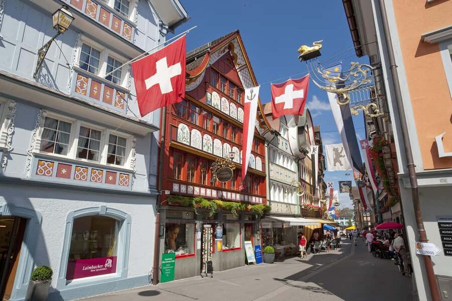 Zurich Open-top Tour and Chocolate and Cheese Countryside - Appenzell on Foot: Cobblestones, Frescoes, and One Hour to Roam