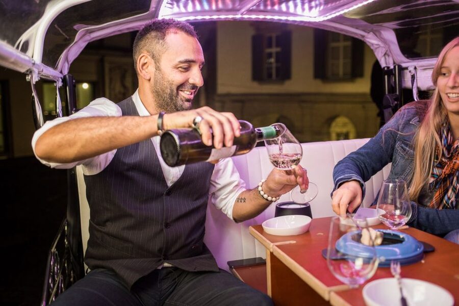Zurich: Swiss Cheese Fondue and Wine e-Tuk-Tuk Tour - The Valaisanne fondue meal: what you actually get